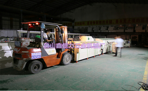 鑫恒力專利產(chǎn)品，全自動水平電解退黑鈦流水線出貨