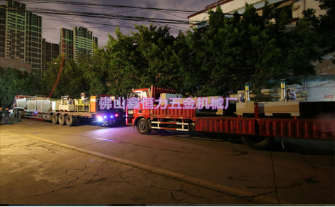 鑫恒力專利產(chǎn)品，全自動水平電解退黑鈦流水線出貨